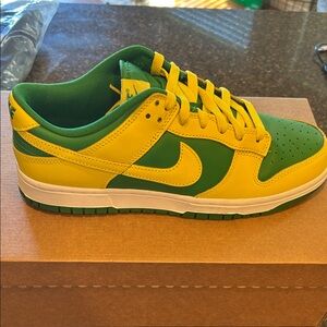 Nike Low-Top Sneakers in Yellow and Green